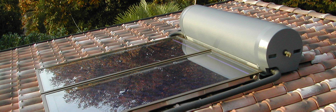 Collettore solare termico con accumulo